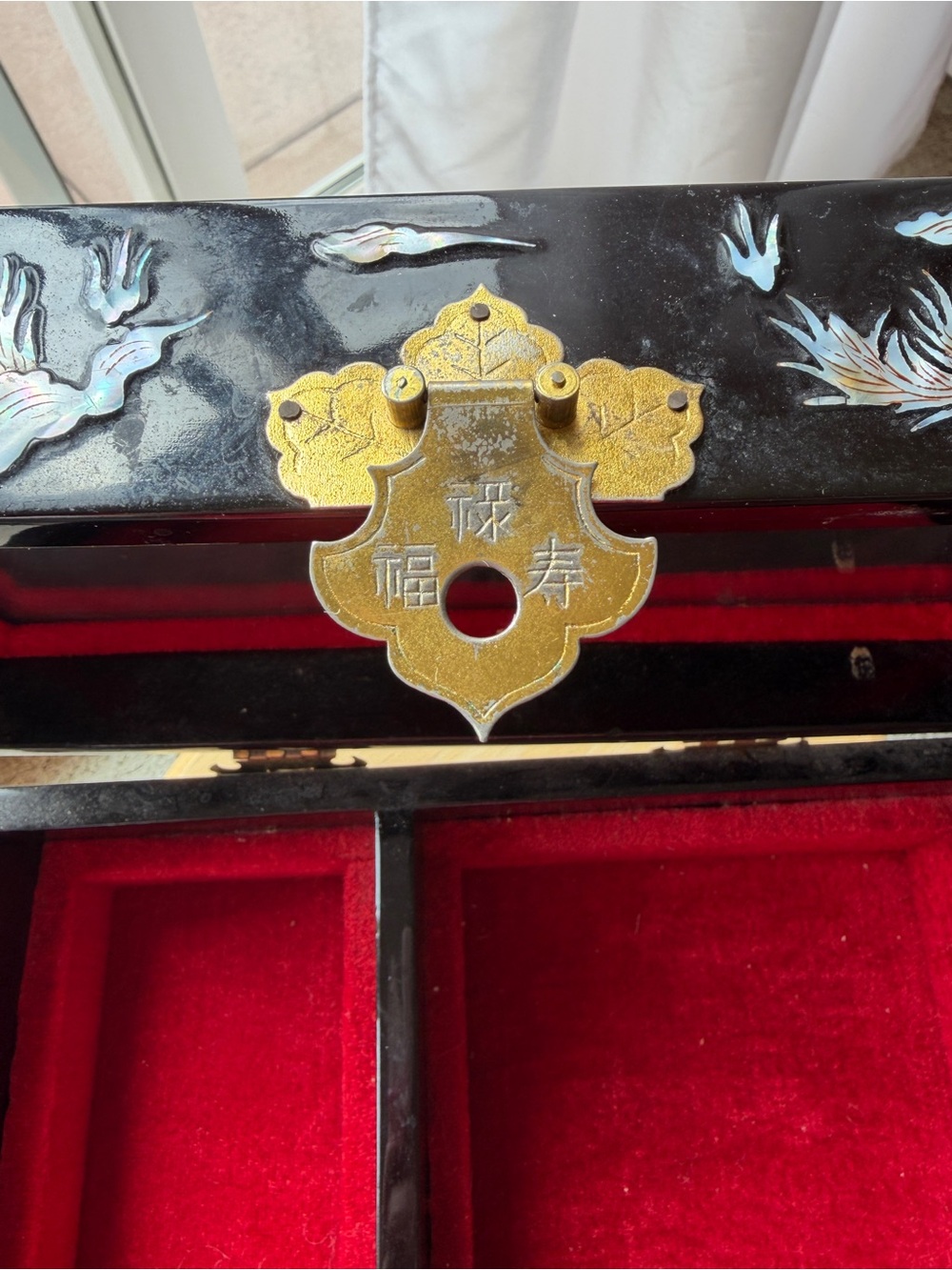 Vintage Asian Jewelry Box from Thailand Mother of Pearl Brass Black Lacquer - Picture 3 of 12